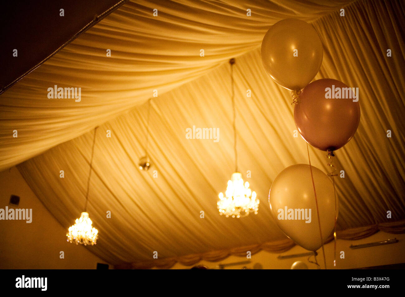Palloncini a una festa di nozze. Foto Stock
