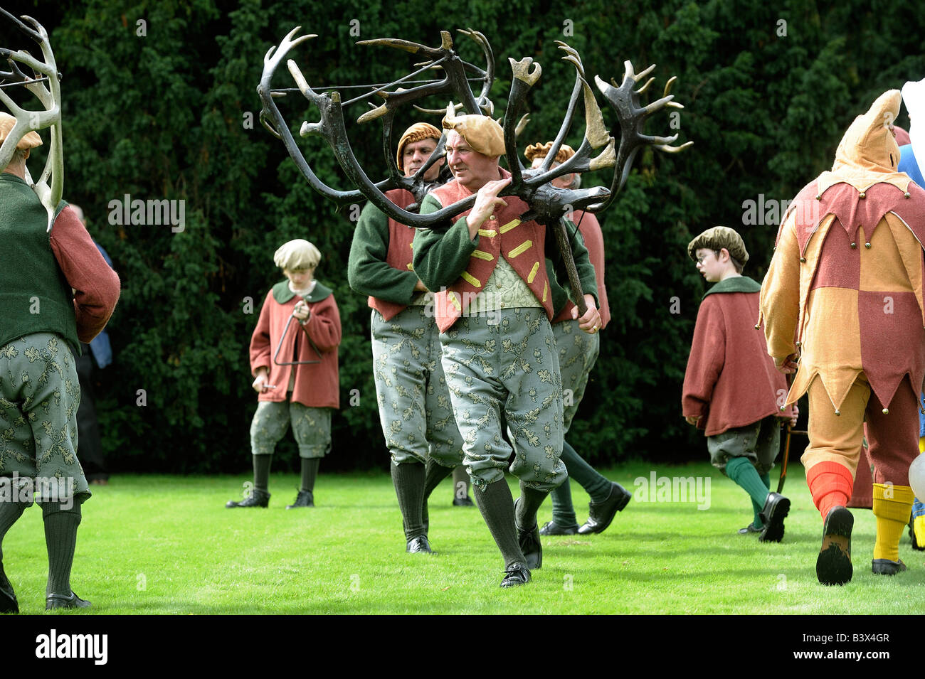L'Abbots Bromley Horn Dance che si tengono annualmente sulle scie lunedì in Abbots Bromley Staffordshire Foto Stock