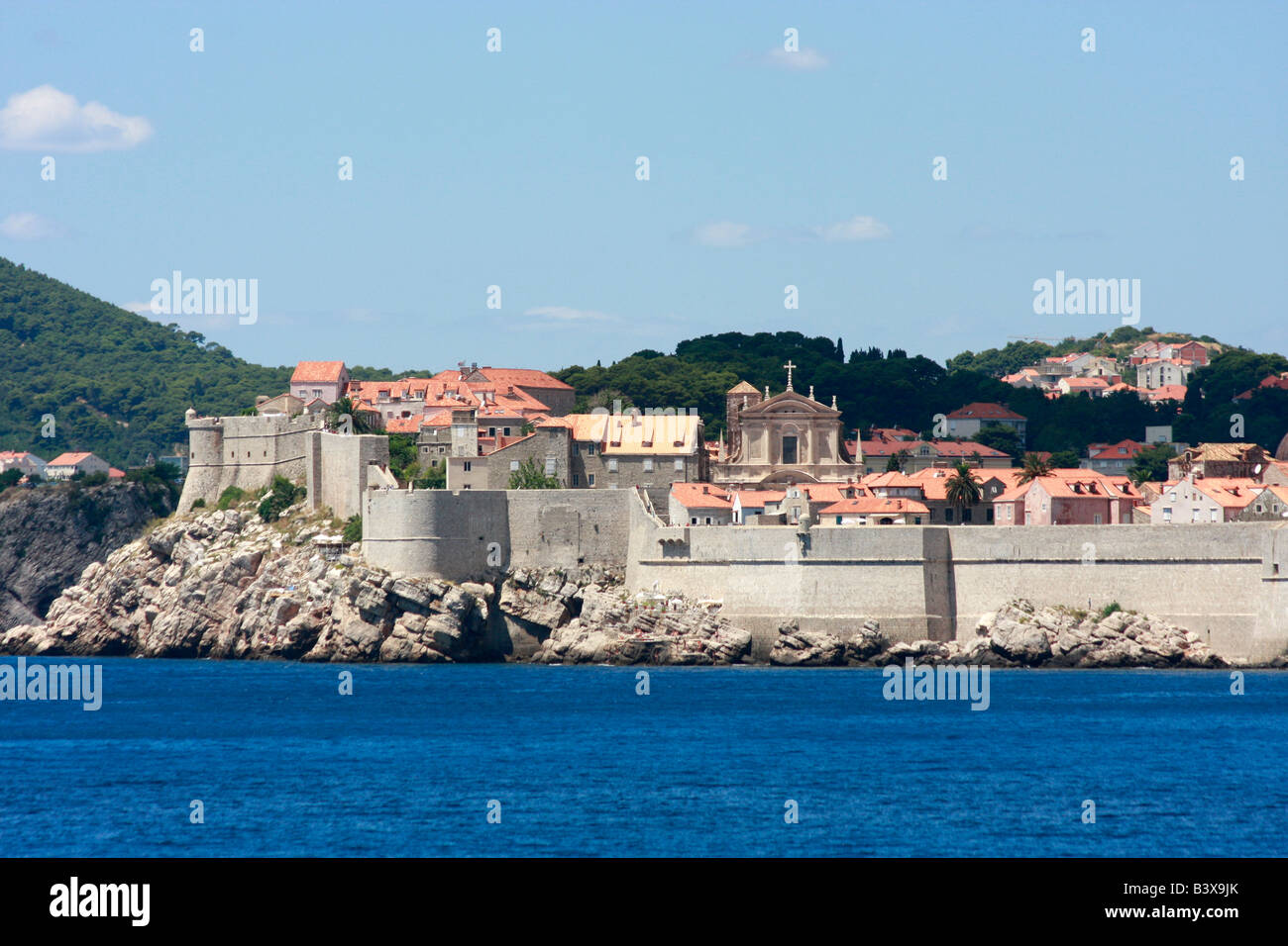 Dubrovnik,storico croato,città è una destinazione turistica preferita con i suoi enormi pareti di protezione Foto Stock