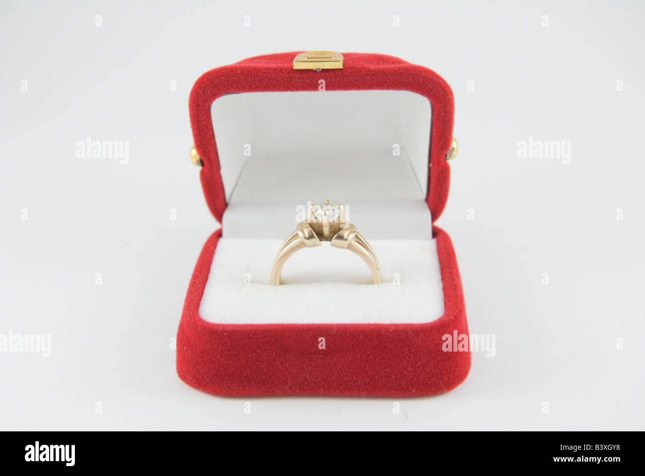 Diamante anello di aggancio nel riquadro rosso su sfondo bianco Foto Stock