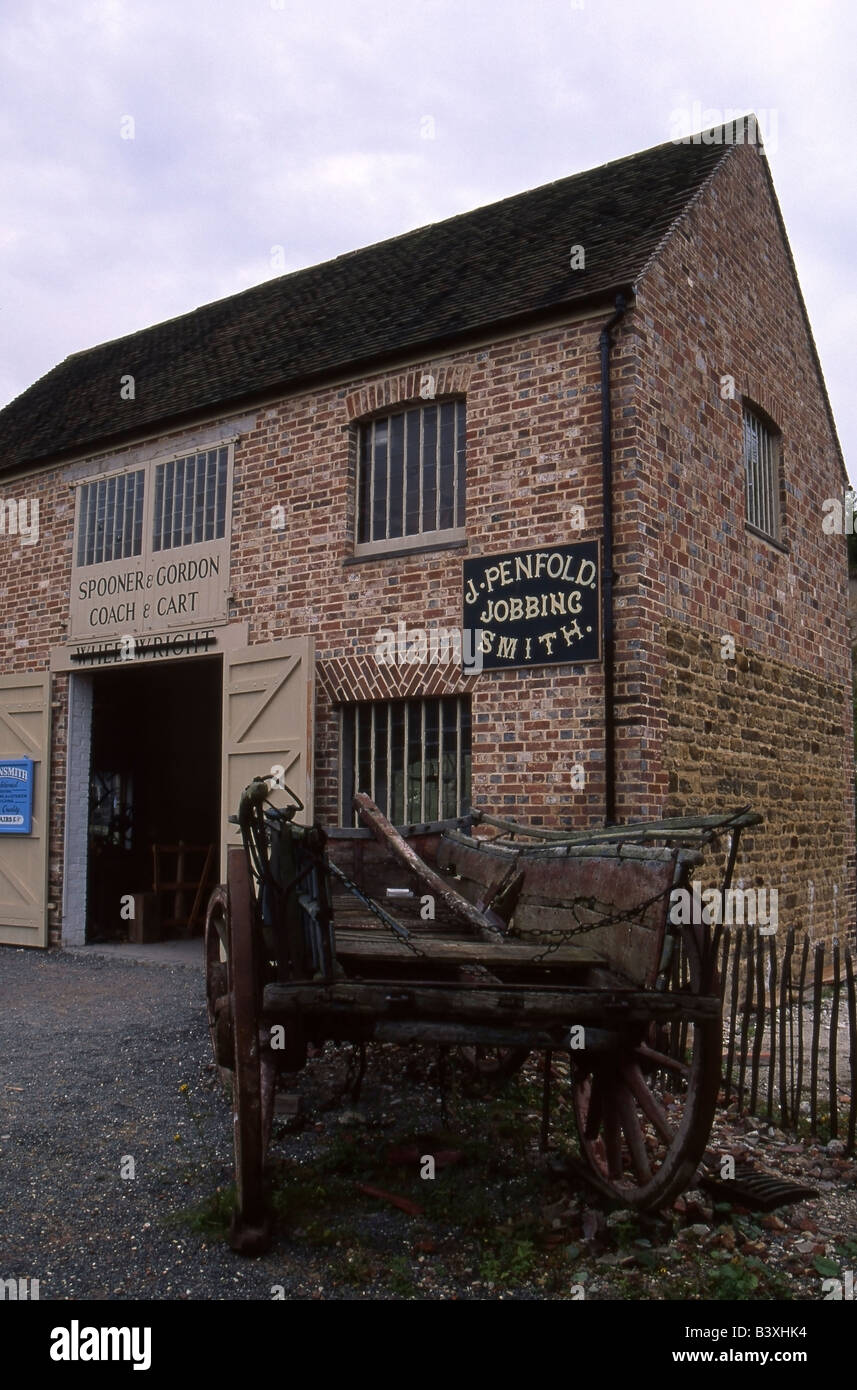 La ricostruzione della fucina Penfold e carrello lavora a Amberley Museum, Sussex, Regno Unito. Foto Stock