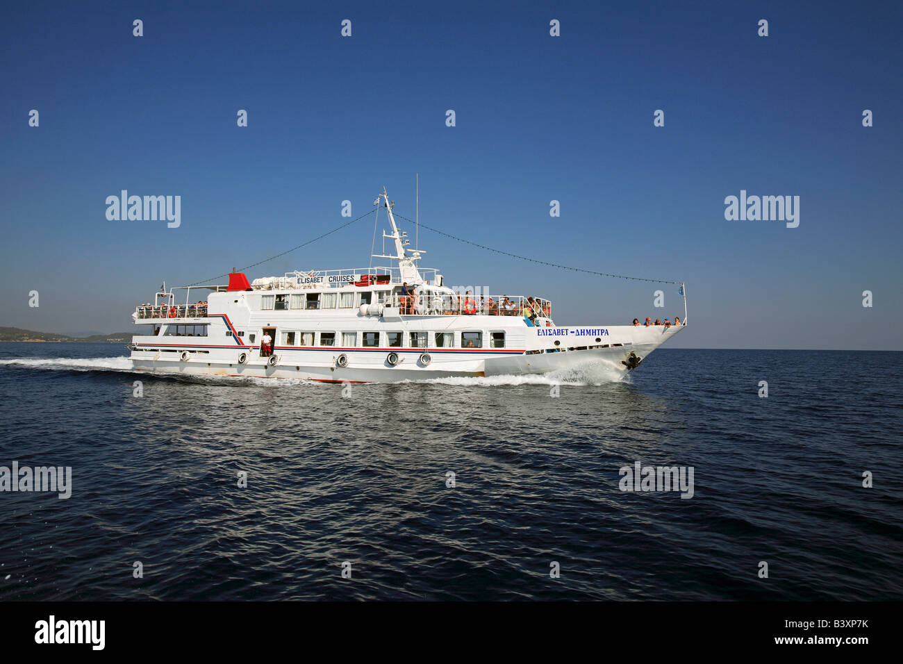 Grecia Skopelos Sporadi escursione barca piena di turisti giornalieri Foto Stock