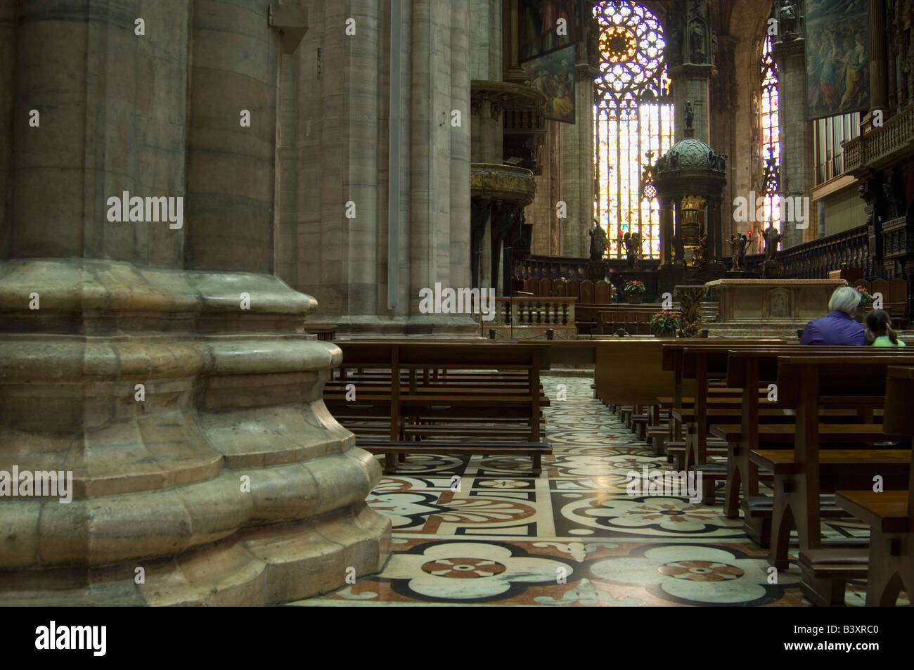 Interno del Duomo di Milano Italia Foto Stock