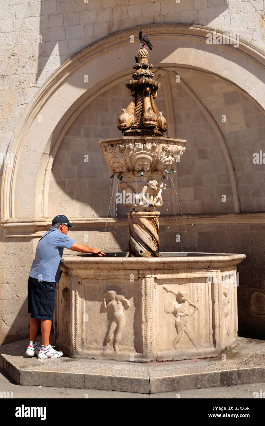 Piccolo Onofrio la fontana nella città vecchia di Dubrovnik, la Repubblica di Croazia, Europa orientale Foto Stock