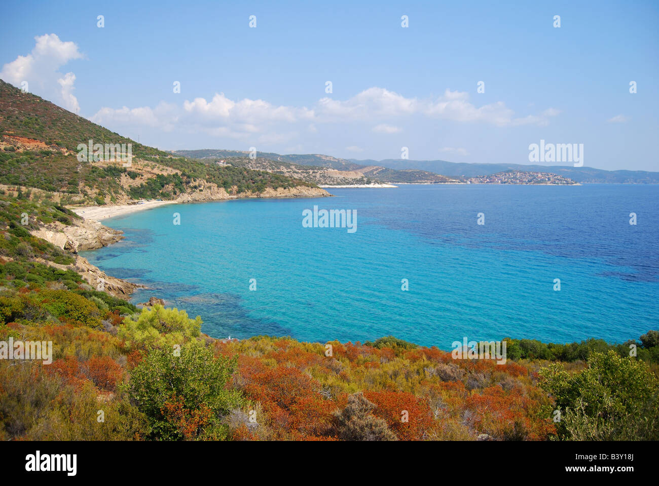 Costa al Cape Arkouda, Golfo di Agion Oros, Calcidica, Macedonia centrale, Grecia Foto Stock