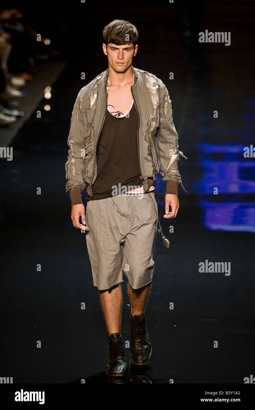 Diesel nero presenta etichetta oro Primavera & estate 2009 Mens e collezione donna / linea. Foto Stock