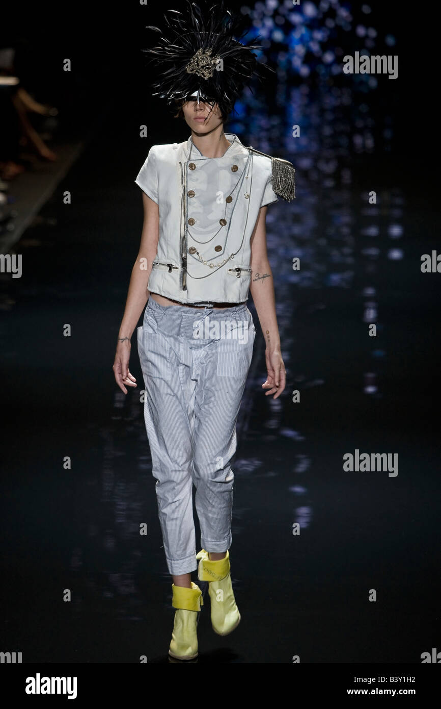 Diesel nero presenta etichetta oro Primavera & estate 2009 Mens e collezione donna / linea. Foto Stock