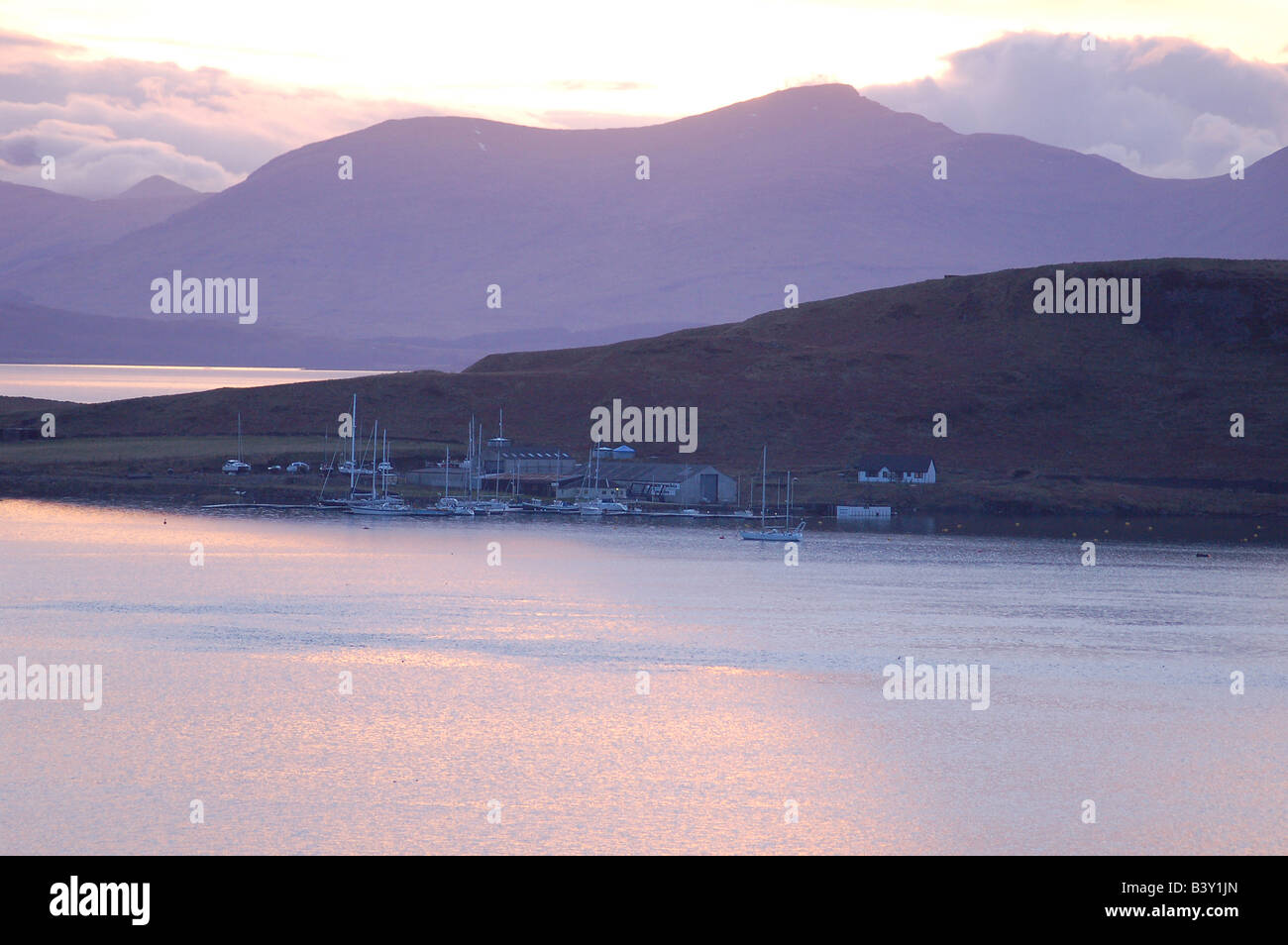 Vista sulla Baia di Oban Scozia subito dopo il tramonto Foto Stock