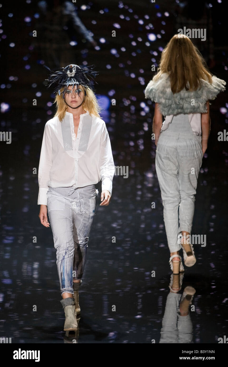 Diesel nero presenta etichetta oro Primavera & estate 2009 Mens e collezione donna / linea. Foto Stock