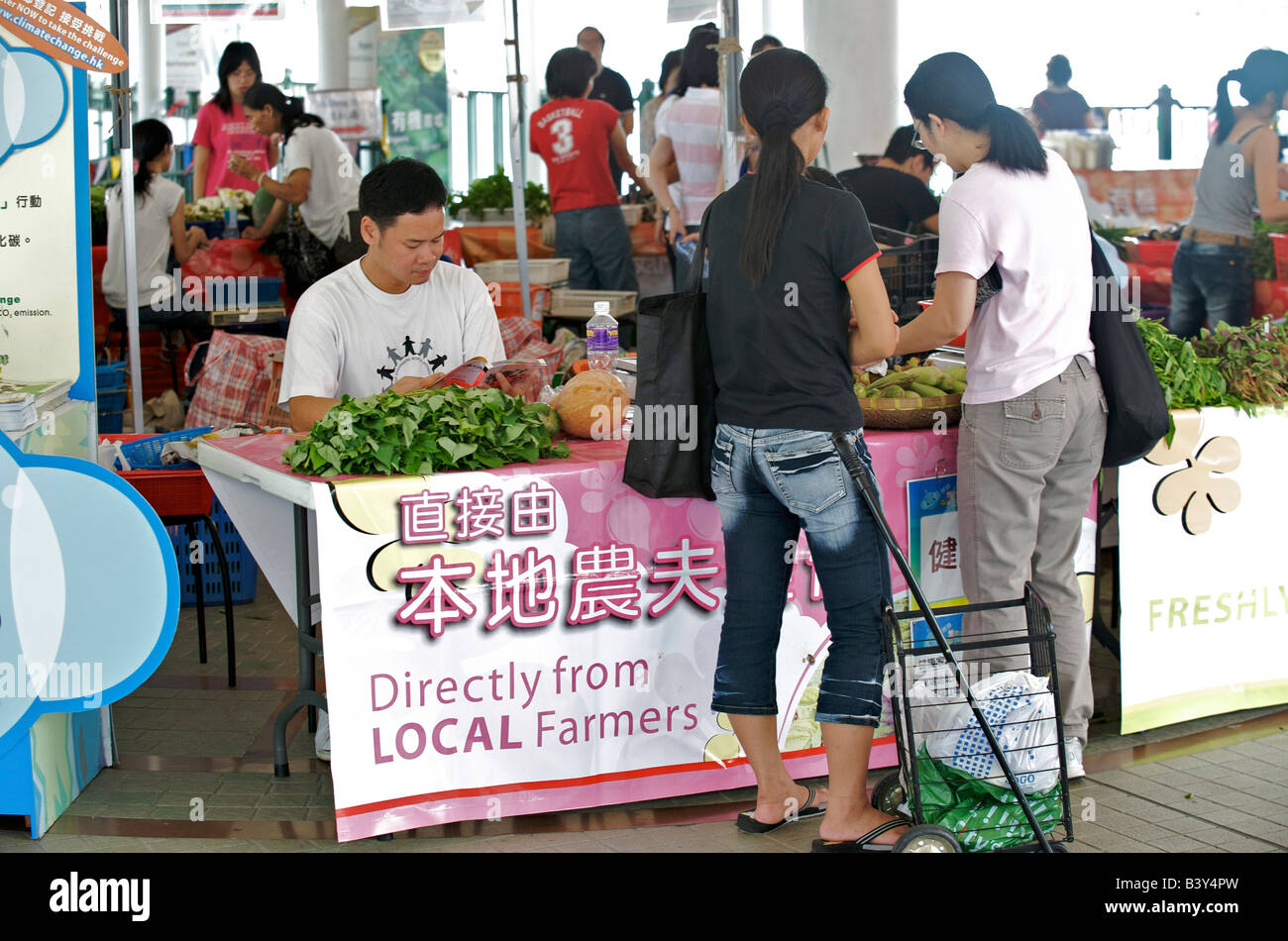 Mercato dei prodotti alimentari biologici con coltivati localmente le merci presso il Molo Centrale di Hong Kong Foto Stock