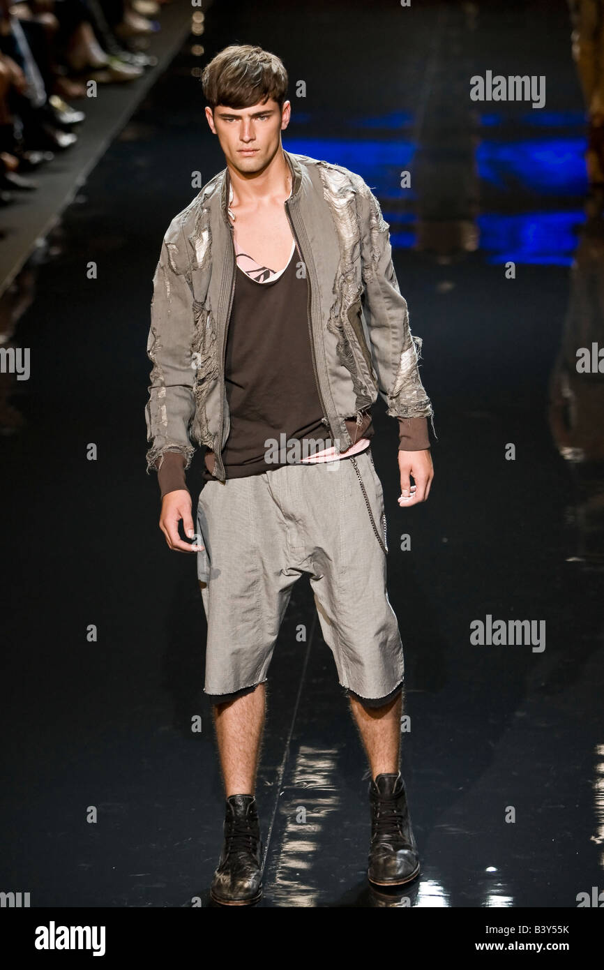 Diesel nero presenta etichetta oro Primavera & estate 2009 Mens e collezione donna / linea. Foto Stock