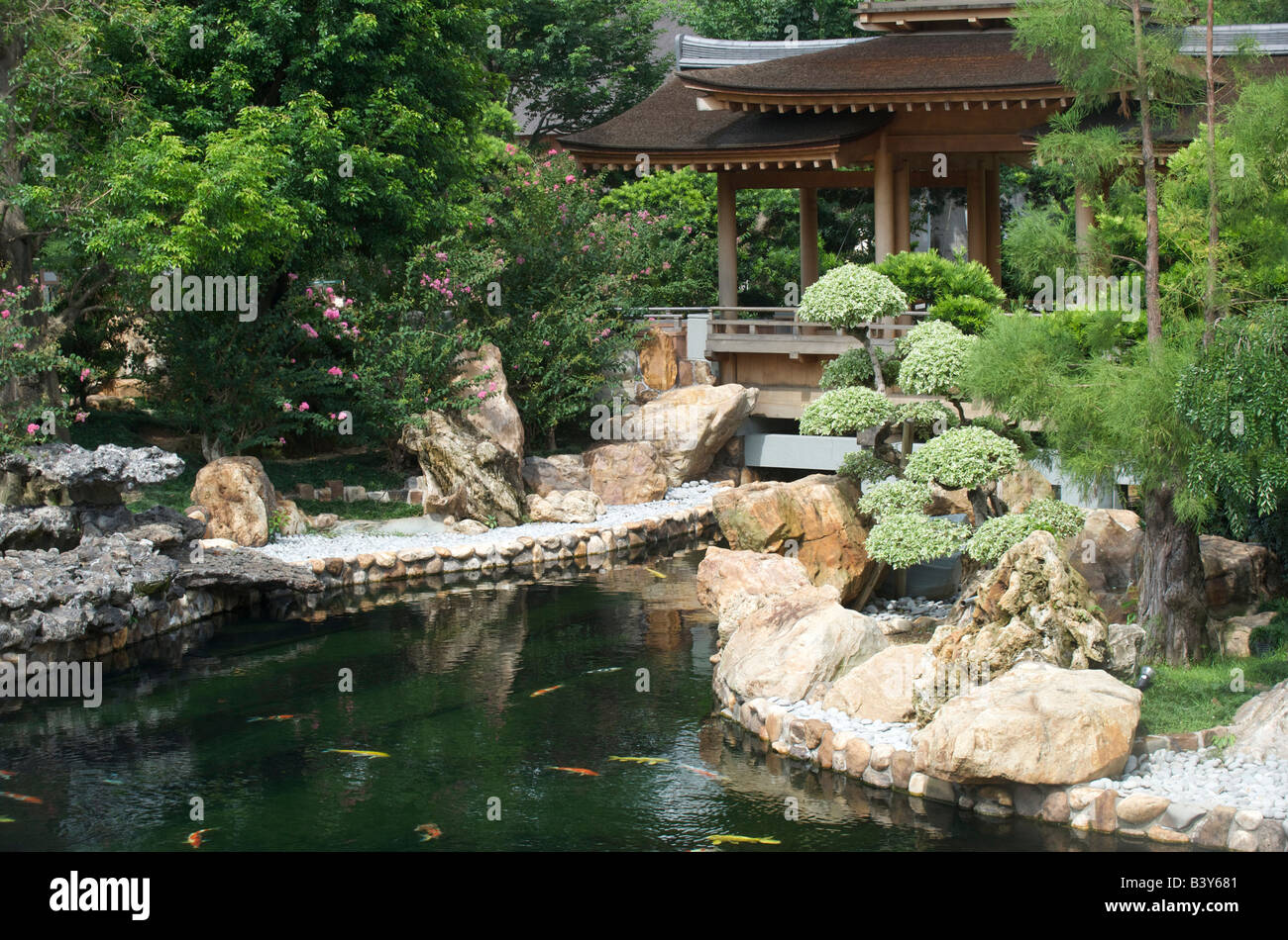 Canzone Cha Zie palazzo che si affaccia sulla blue pond in Nan Lin Garden Kowloon Hong Kong Foto Stock