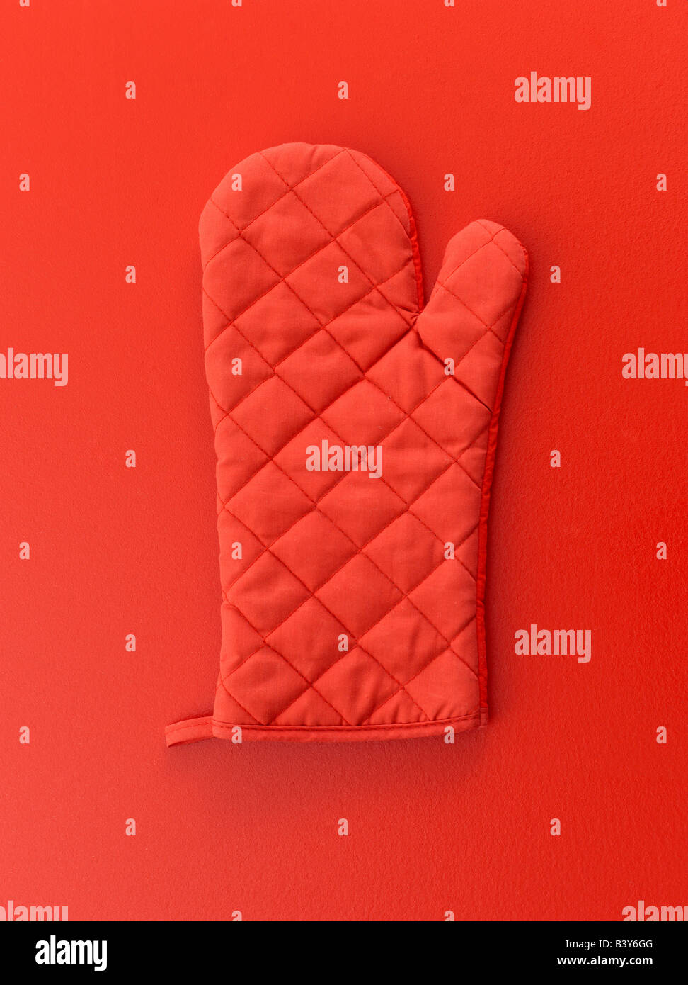 Red presina su sfondo rosso Foto Stock