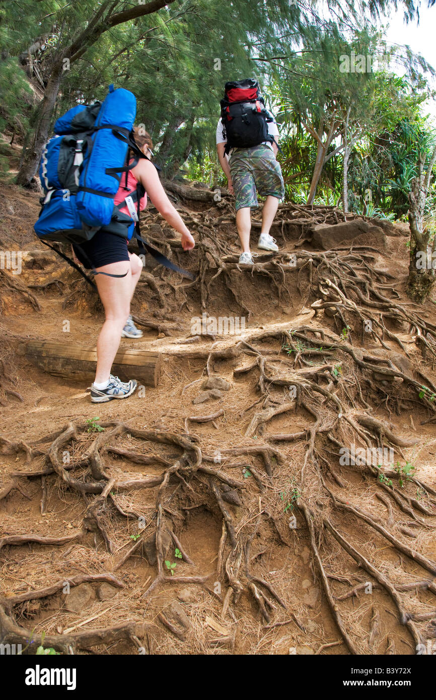 Backpackers sulla Costa Napali Trail Kauai Hawaii Foto Stock