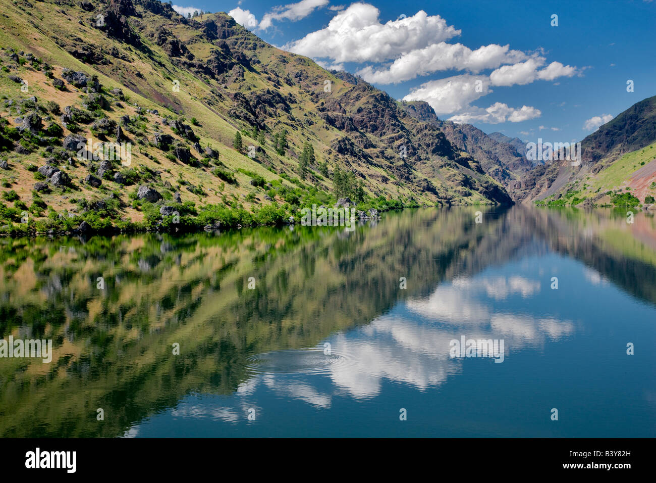 La riflessione in Hell s Canyon Dam Hell s Canyon National Recreation zone Oregon Idaho Foto Stock