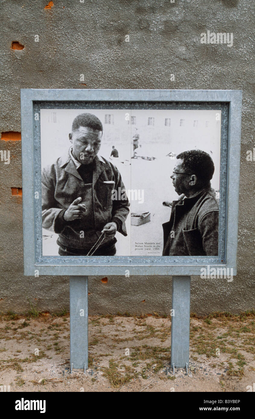 Sud Africa, Western Cape, Robben Island. Foto di Nelson Mandela e Walter Sisulu quando i prigionieri di Robben Island sotto il regime di apartheid. Del Patrimonio mondiale UNESCO dal 1999 Foto Stock