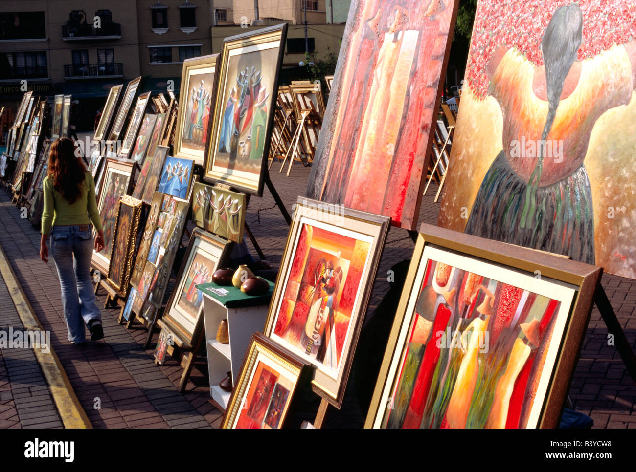 Illustrazione di peruviani in vendita nell' elegante quartiere Miraflores di Lima, Perù Foto Stock