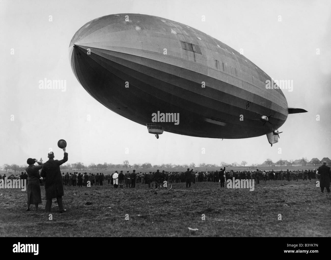 Trasporti/trasporti, aviazione, aeronavi, Zeppelin, LZ 129 'Hindenburg', Friedrichshafen, 1936, Foto Stock