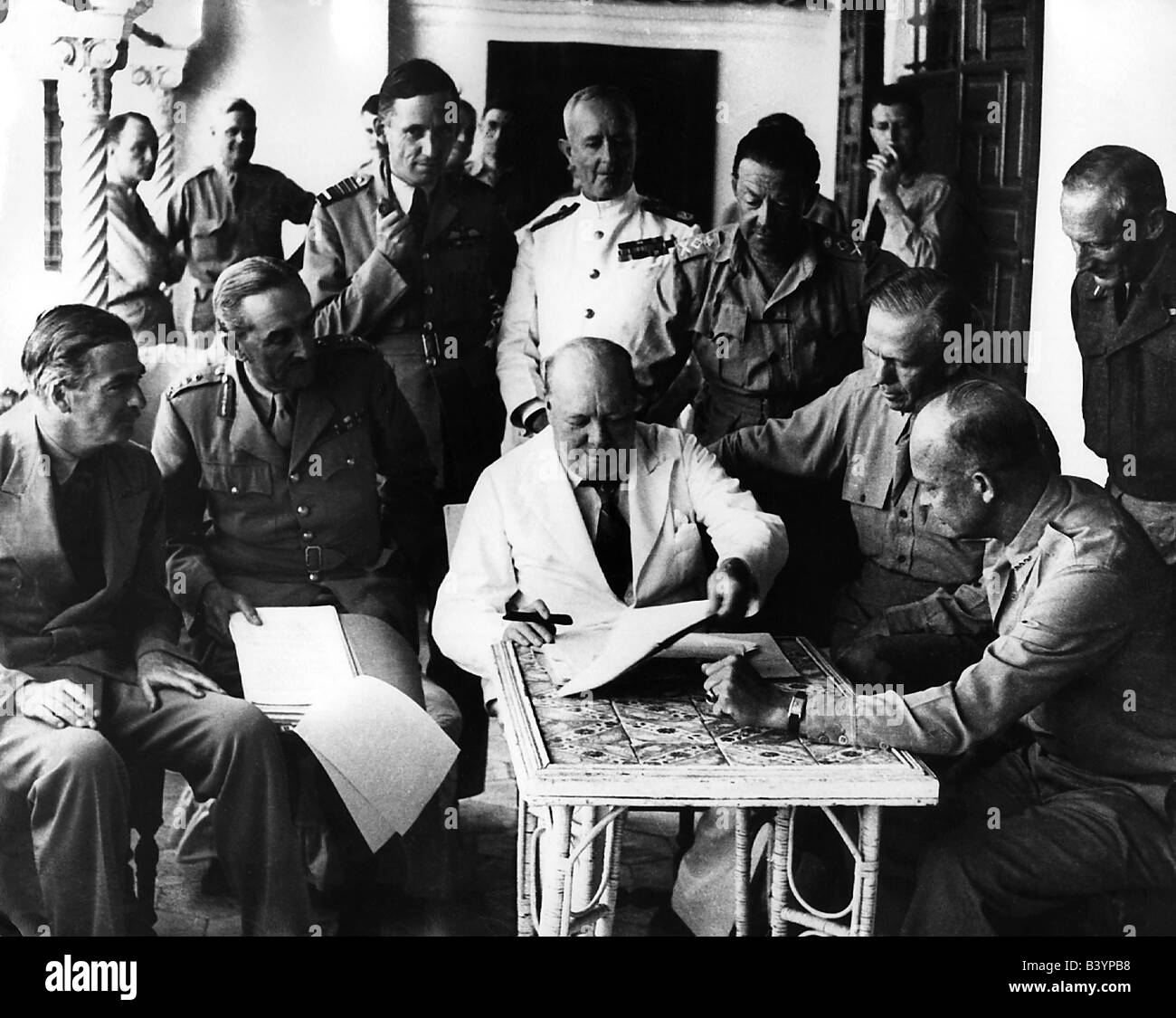 Churchill, Winston, 30.11.1874 - 24.1.1965, politico britannico, primo ministro 1940 - 1945, visita in Africa del Nord, inizio 1943, pianificazione dell'invasione della Sicilia, Operazione Husky, il generale americano Dwight D. Eisenhower, il segretario agli esteri britannico Anthony Eden, capo Dello Staff generale imperiale Alan Brooke, Segretario di Stato americano George C. Marshall & British General Bernard Montgomery, alleati, Stati Uniti, Gran Bretagna, 20th secolo, Seconda guerra mondiale, seconda guerra mondiale, , Foto Stock