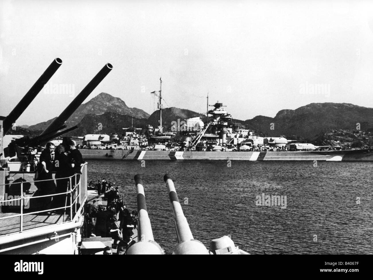 Eventi, Seconda guerra mondiale / seconda guerra mondiale, guerra navale, nave da guerra tedesca 'Bismarck' visto dall'incrociatore pesante 'Prinz Eugen', fiordo a sud di Bergen, Norvegia, 21.5.1941, Foto Stock