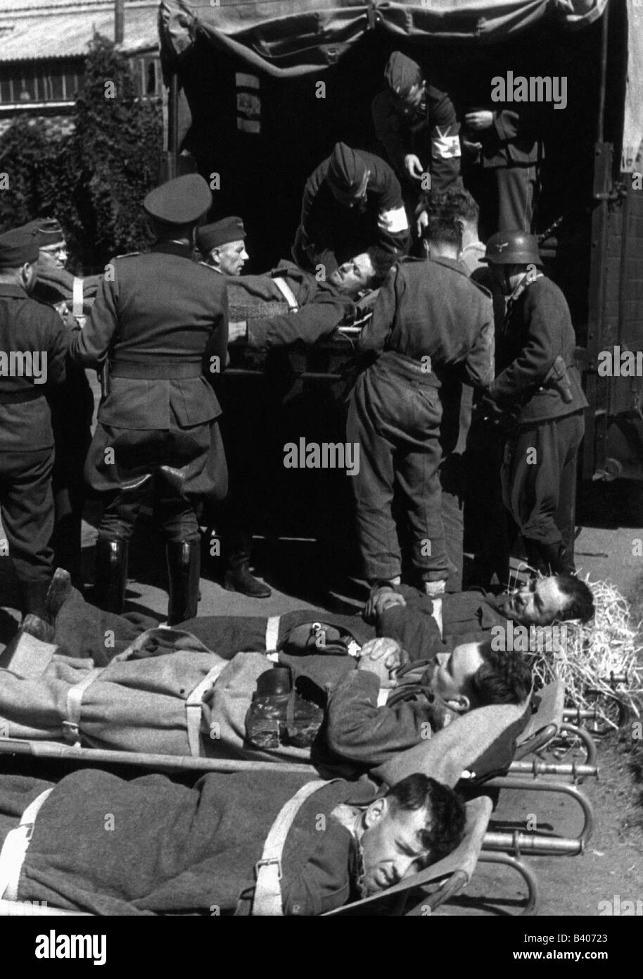 Eventi, Seconda guerra mondiale / seconda guerra mondiale, Francia, Dieppe, 19.8.1942, soldati canadesi feriti sono portati in un ospedale, Foto Stock