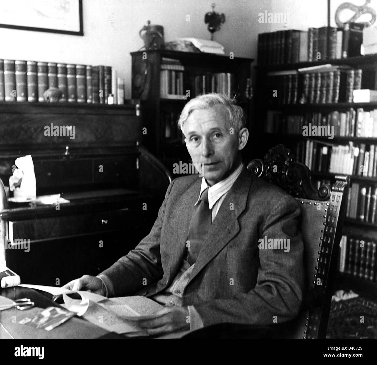 Jünger, Ernst, 29.3.1895- 17.2.1998, autore/scrittore tedesco, a metà lunghezza, seduto, studio, circa 1950, letteratura, Germania, , Foto Stock