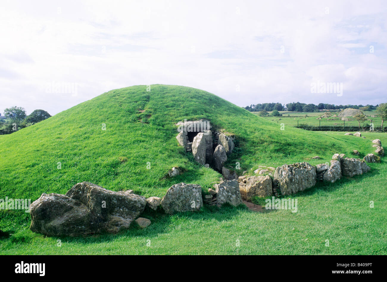 Bryn Celli Ddu, tomba megalitica, Isola di Anglesea Wales UK camera sepolcrale pietre permanente grave Età del Bronzo Welsh Preistoria Foto Stock