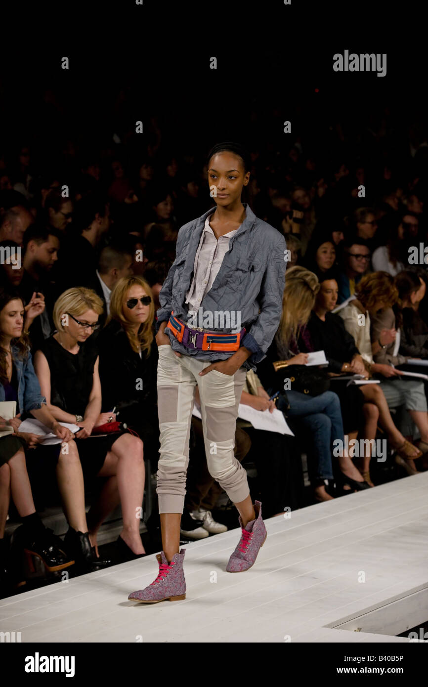 Marc Jacobs presenta la sua Marc by Marc Jacobs Primavera & estate 2009 Mens e collezione donna. Foto Stock