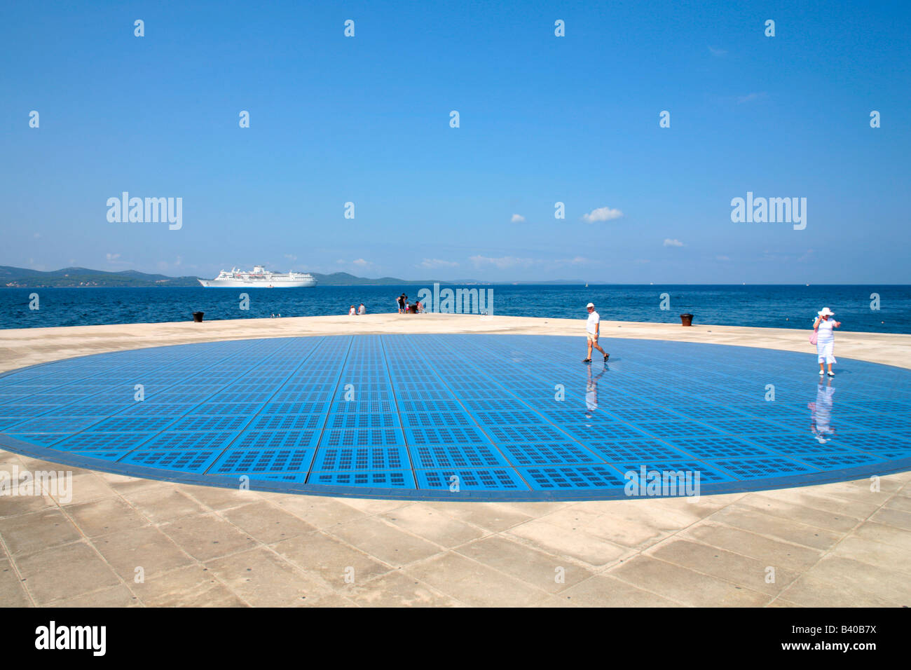 Monumento al sole (cella solare cerchio) in Zara, Repubblica di Croazia, Europa orientale Foto Stock