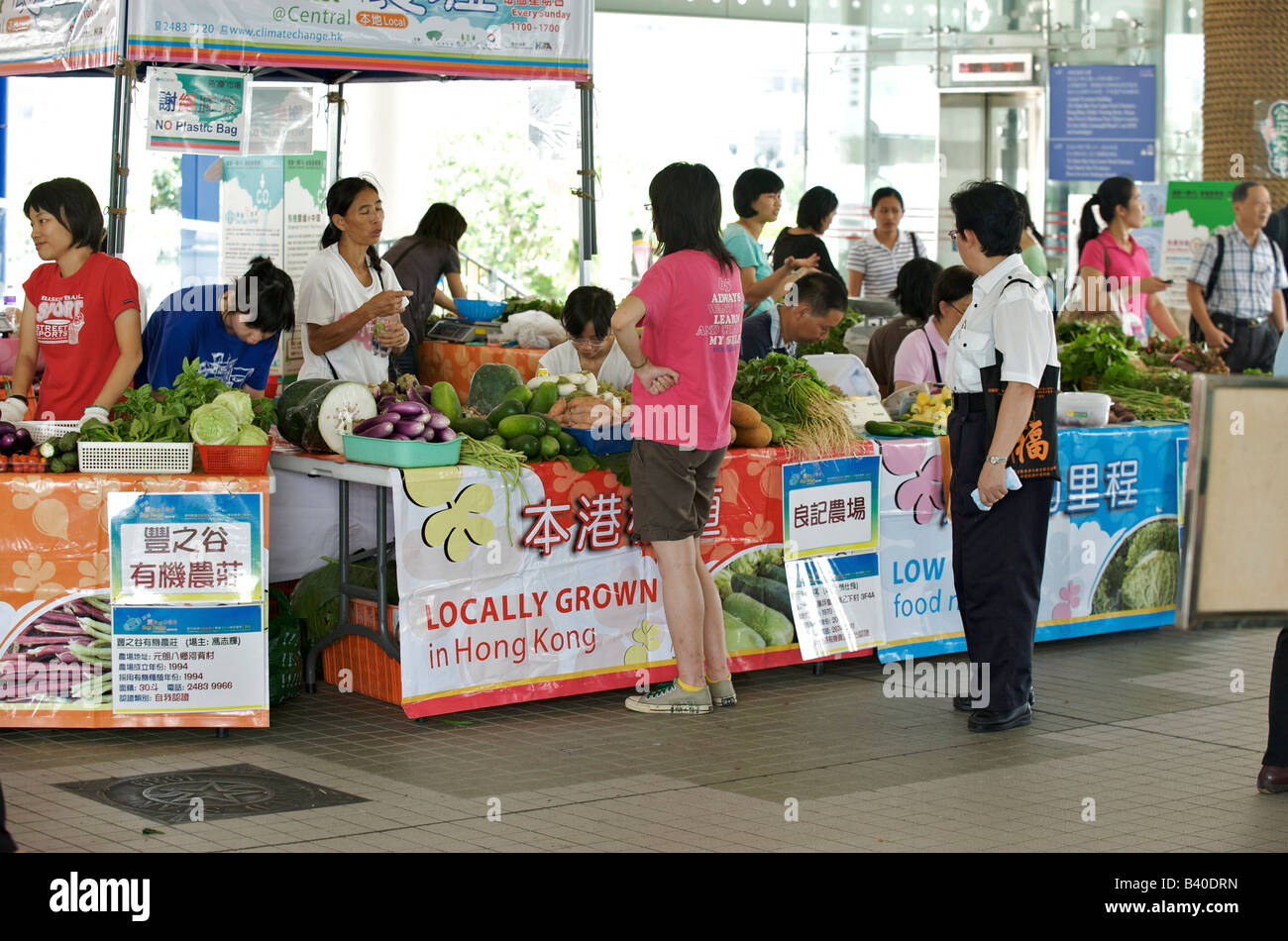 Mercato dei prodotti alimentari biologici con coltivati localmente le merci presso il Molo Centrale di Hong Kong Foto Stock