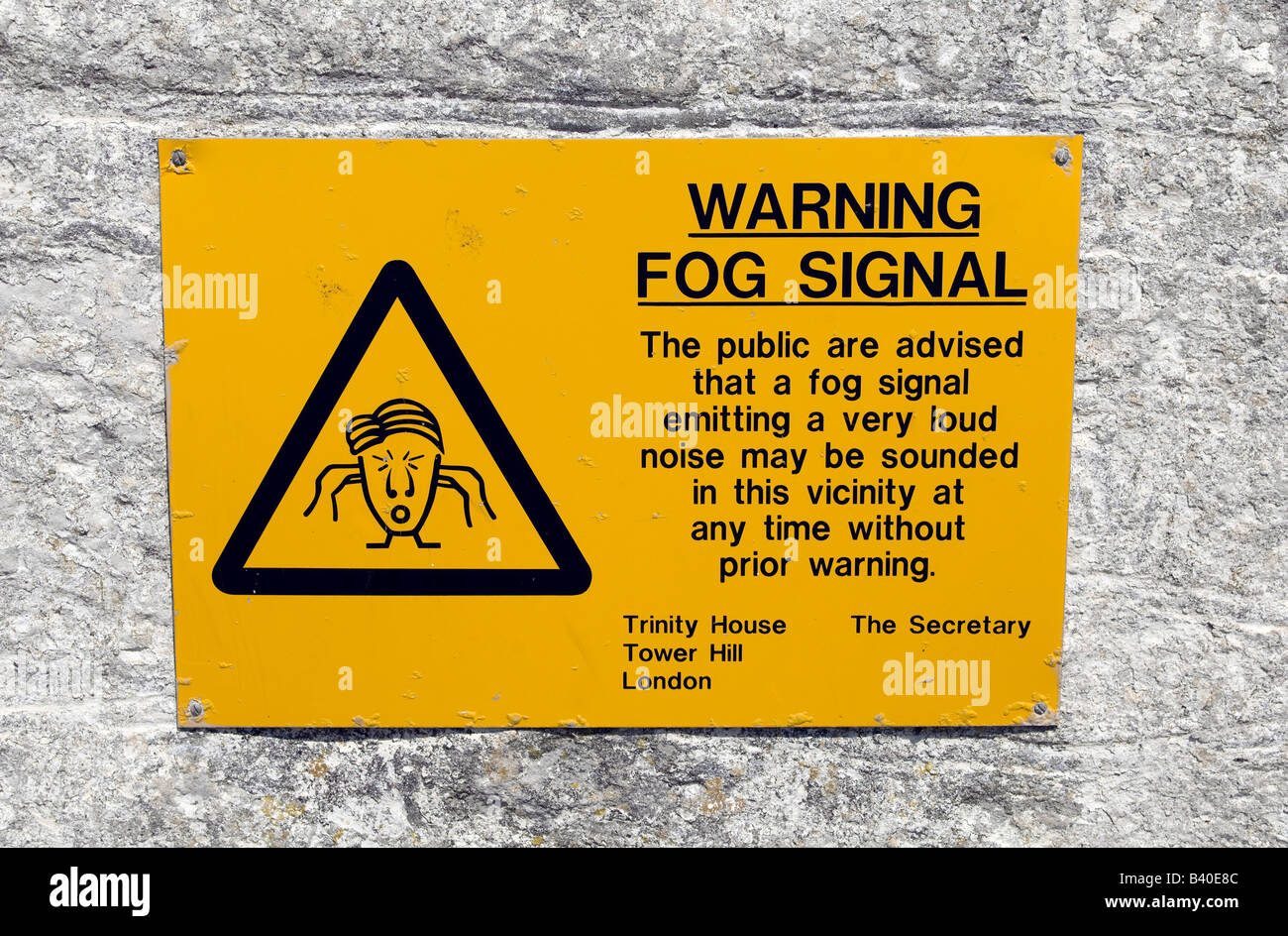 Segnale di nebbia segno di avvertimento al Portland Bill Lighthouse sull'isola di Portland nel Dorset England Regno Unito Foto Stock