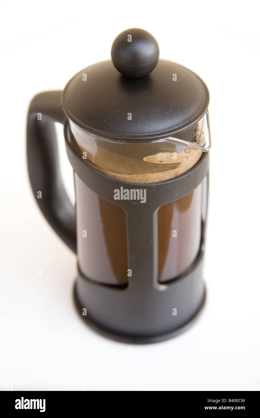 Brocca o French press isolato su un bianco di sfondo per studio. Foto Stock