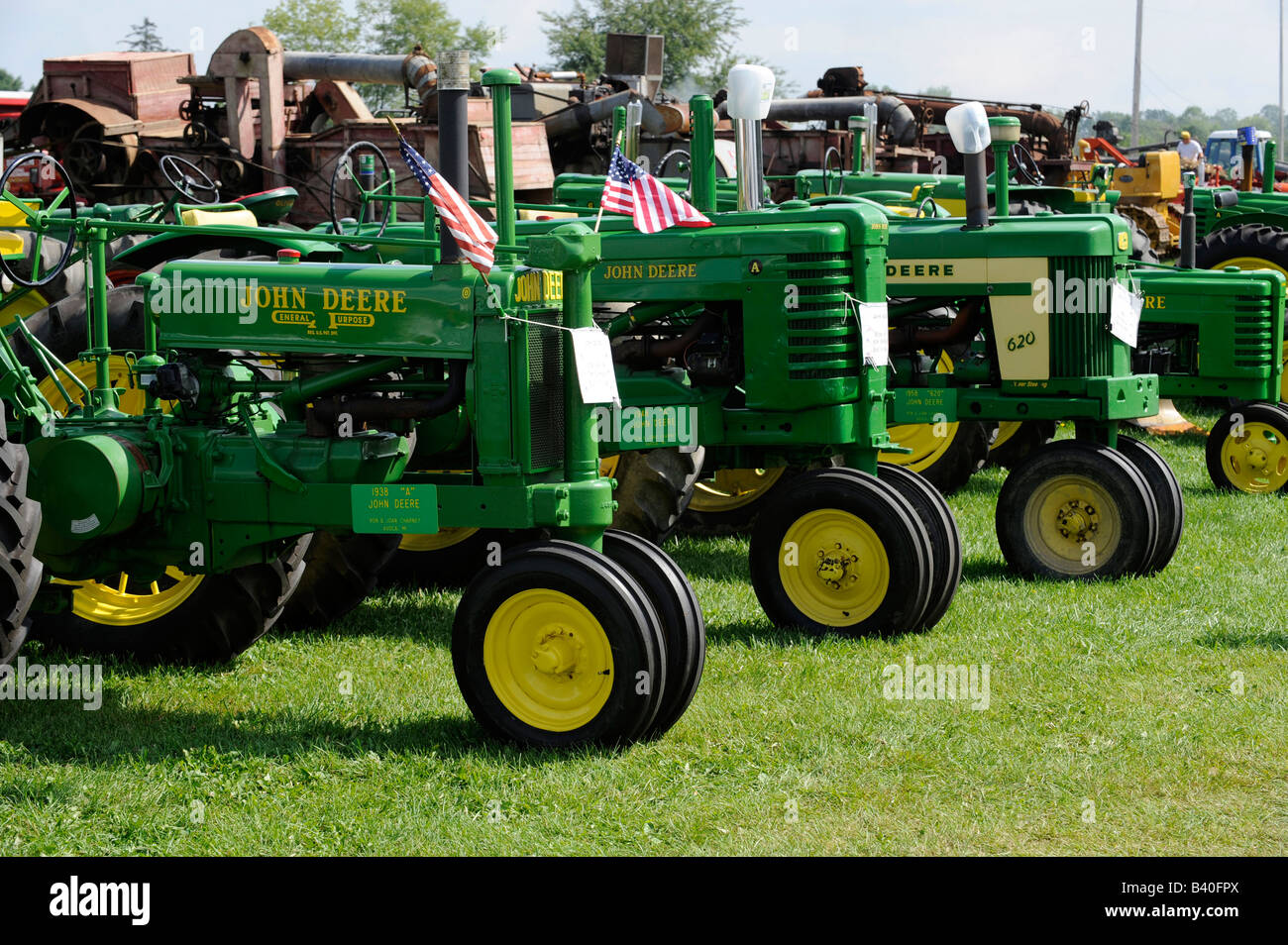 Modello del vecchio John Deer trattori agricoli sul display alla storica fattoria dimostrazione Michigan Foto Stock