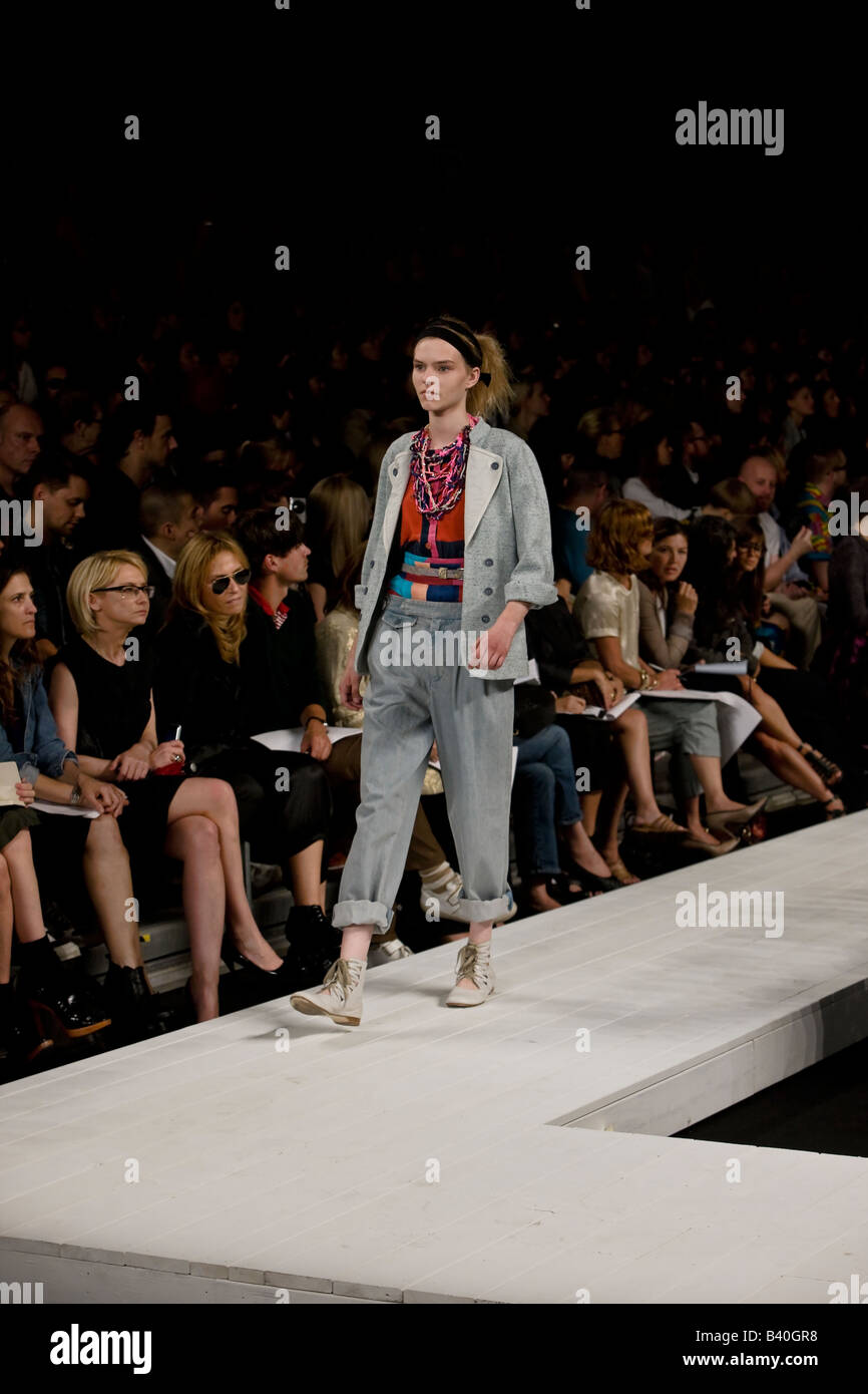 Marc Jacobs presenta la sua Marc by Marc Jacobs Primavera & estate 2009 Mens e collezione donna. Foto Stock