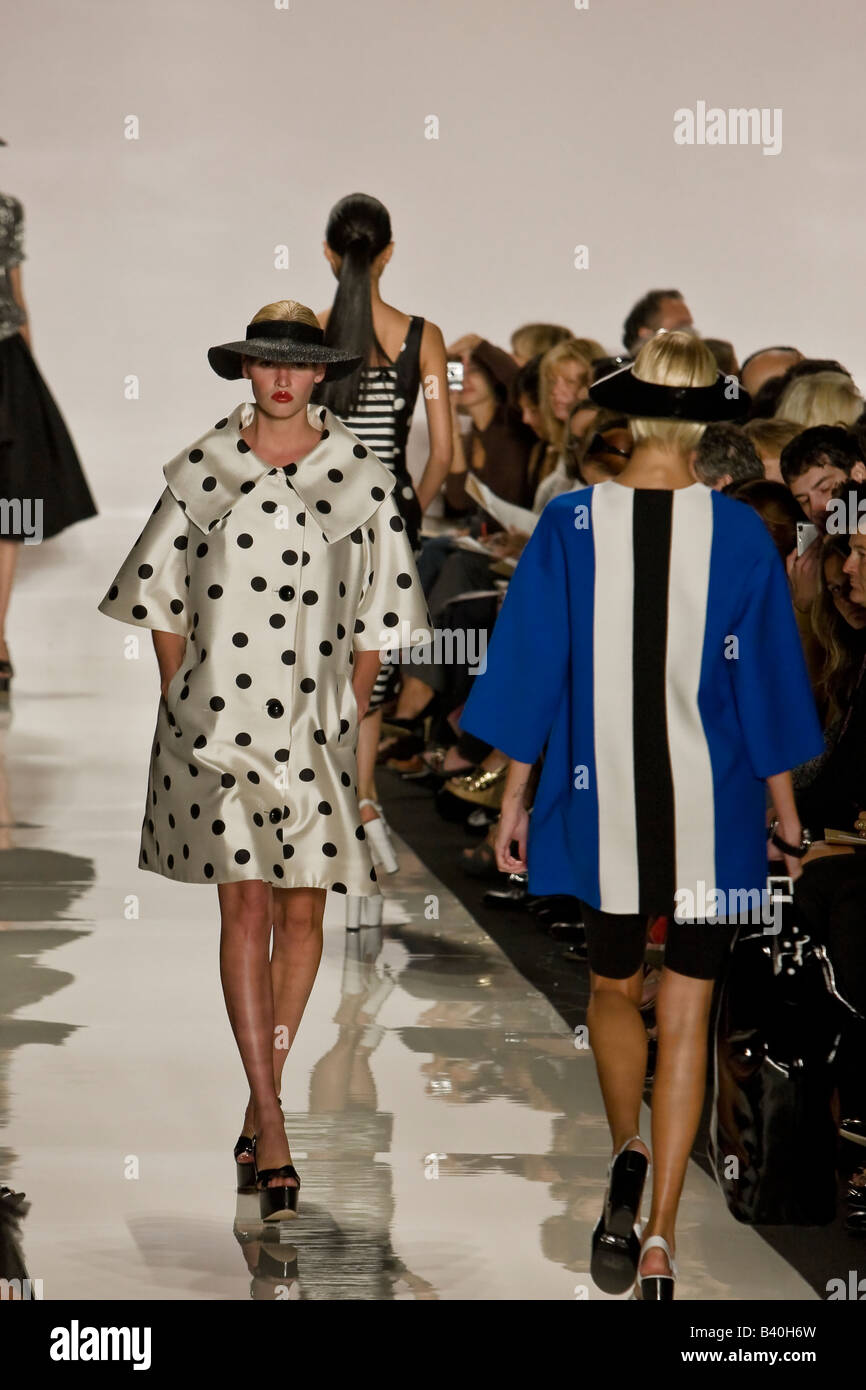Michael Kors presenta Primavera & estate 2009 Donne e uomini pronti a indossare la raccolta. Foto Stock