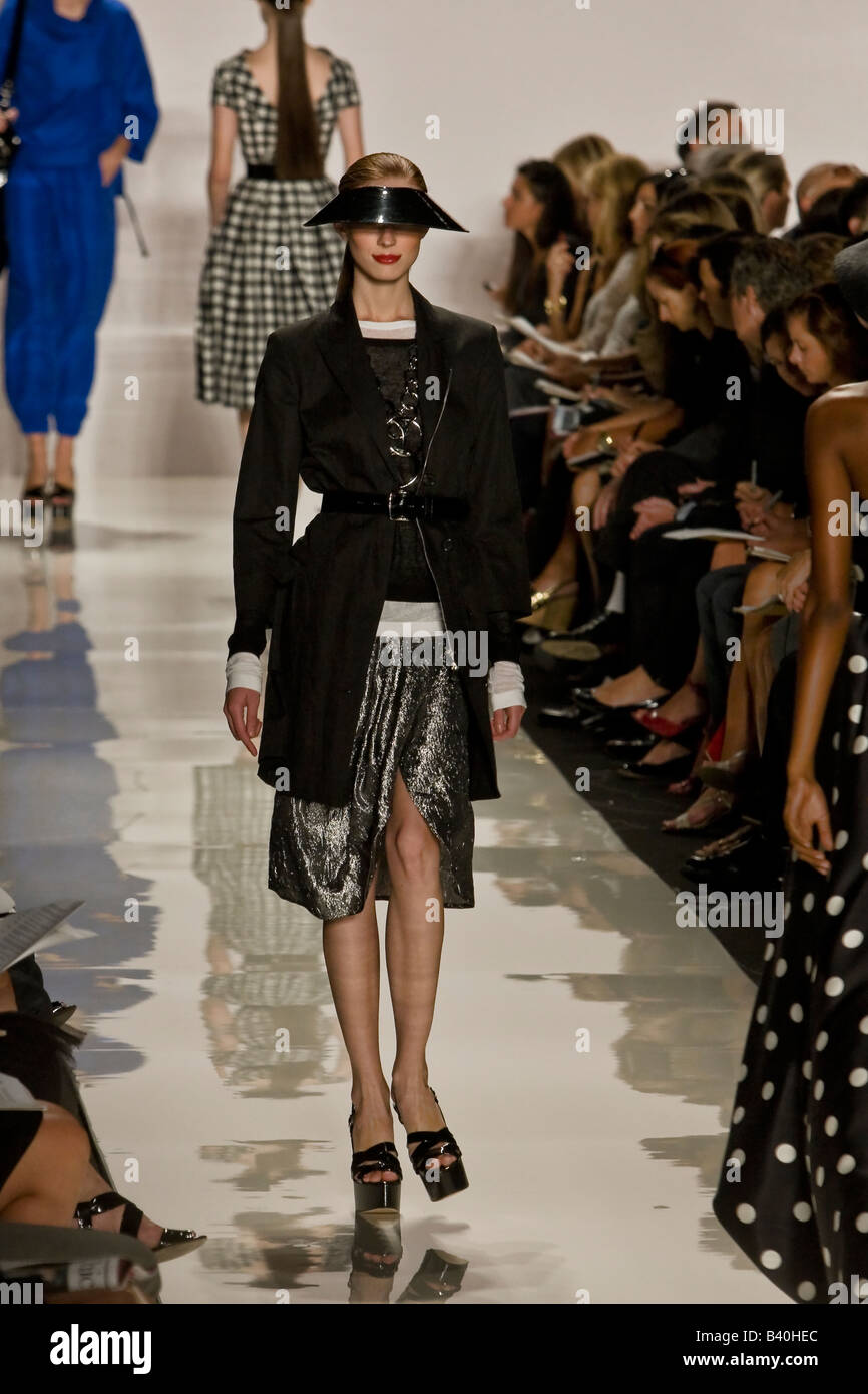 Michael Kors presenta Primavera & estate 2009 Donne e uomini pronti a indossare la raccolta. Foto Stock