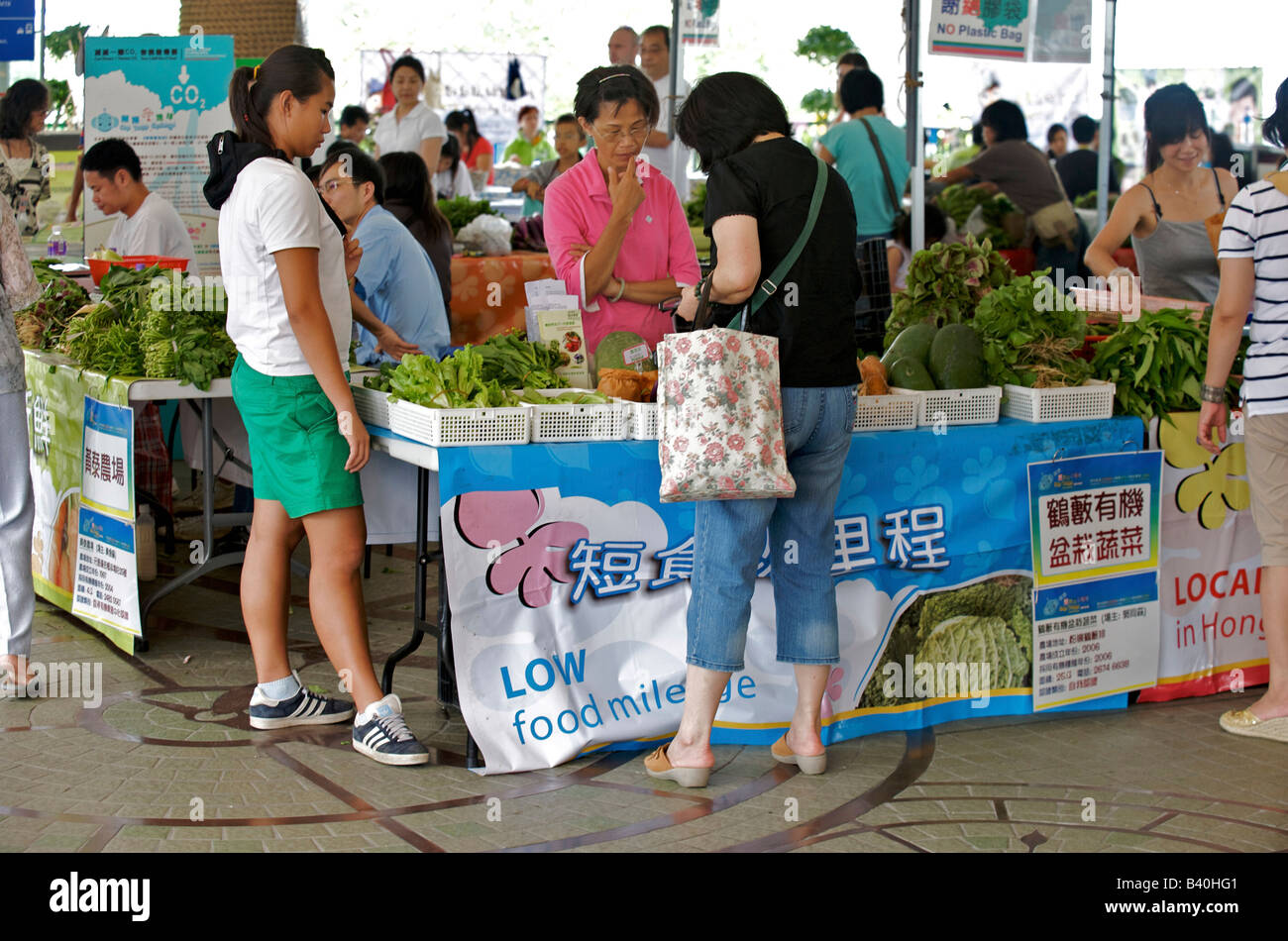 Mercato dei prodotti alimentari biologici con coltivati localmente le merci presso il Molo Centrale di Hong Kong Foto Stock