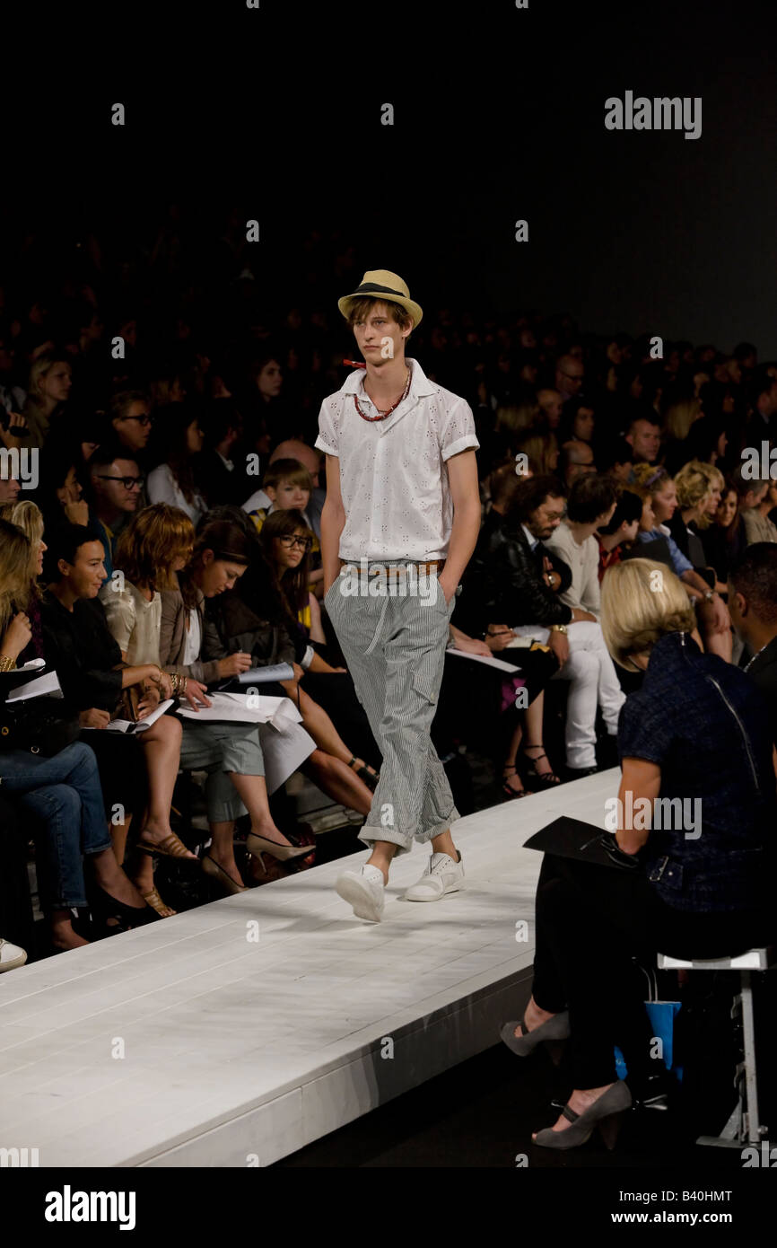 Marc Jacobs presenta la sua Marc by Marc Jacobs Primavera & estate 2009 Mens e collezione donna. Foto Stock