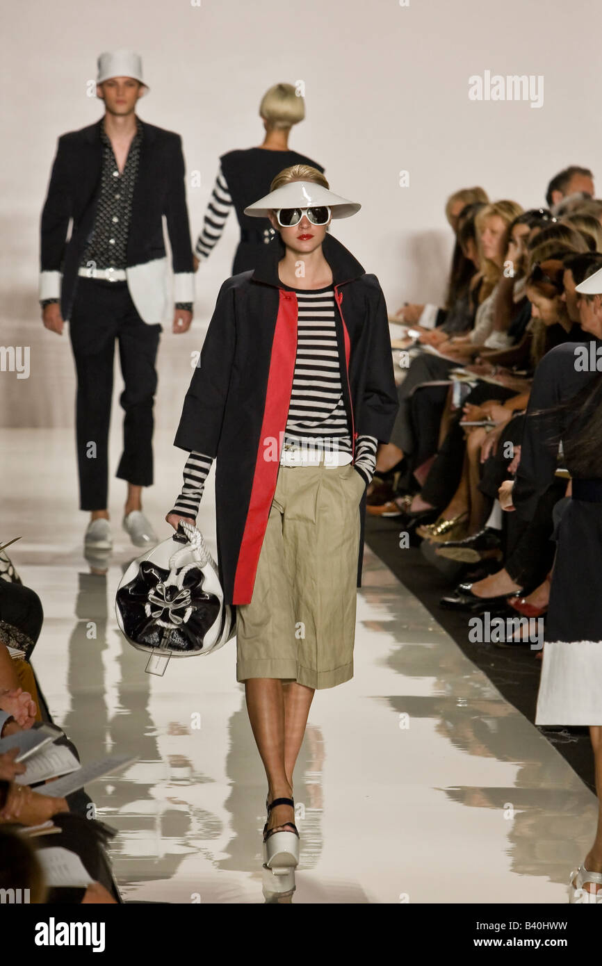 Michael Kors presenta Primavera & estate 2009 Donne e uomini pronti a indossare la raccolta. Foto Stock