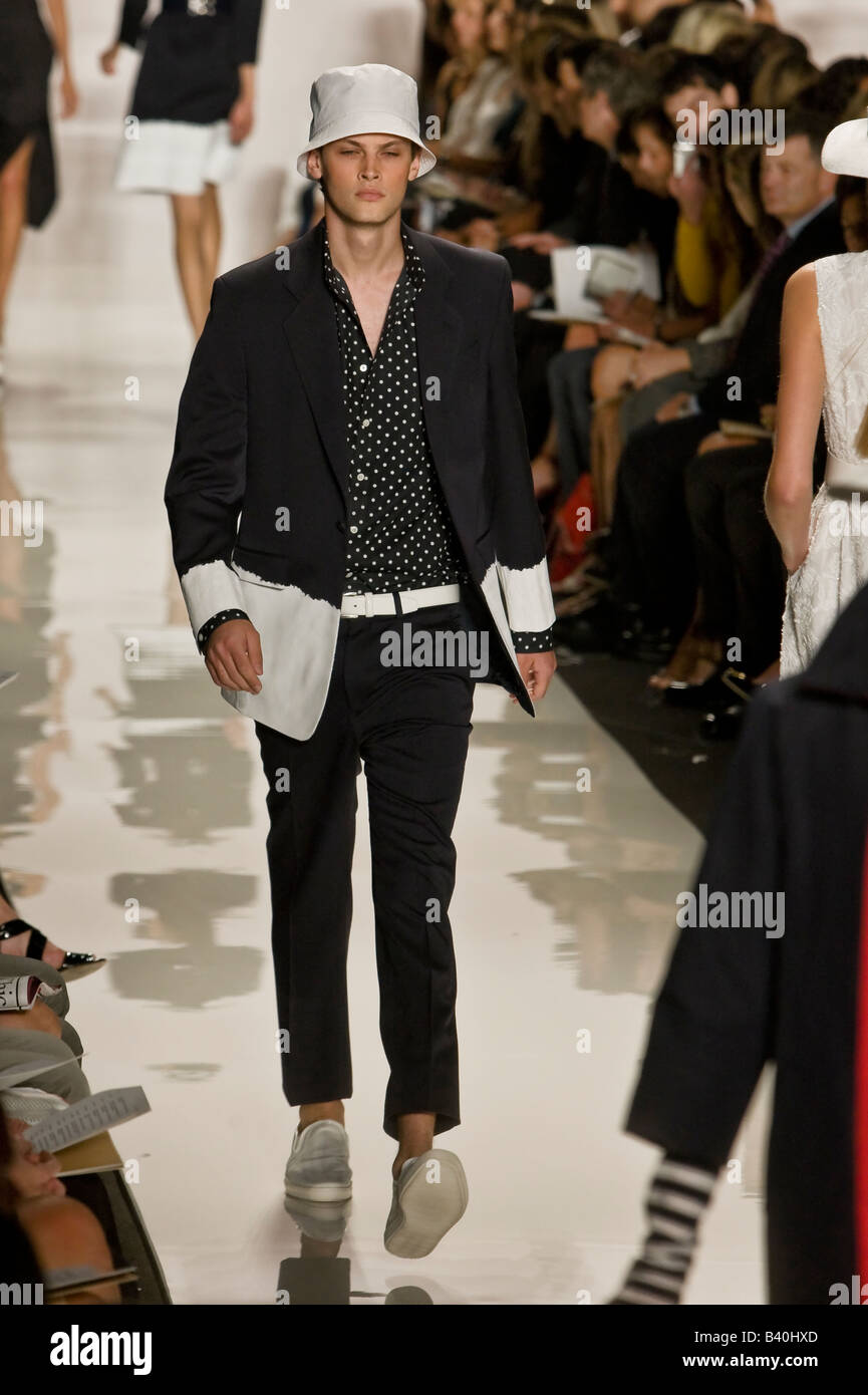 Michael Kors presenta Primavera & estate 2009 Donne e uomini pronti a indossare la raccolta. Foto Stock