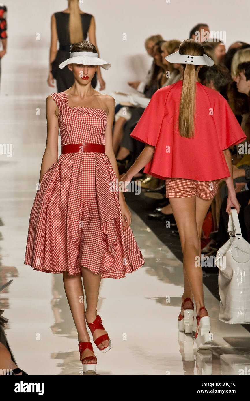 Michael Kors presenta Primavera & estate 2009 Donne e uomini pronti a indossare la raccolta. Foto Stock