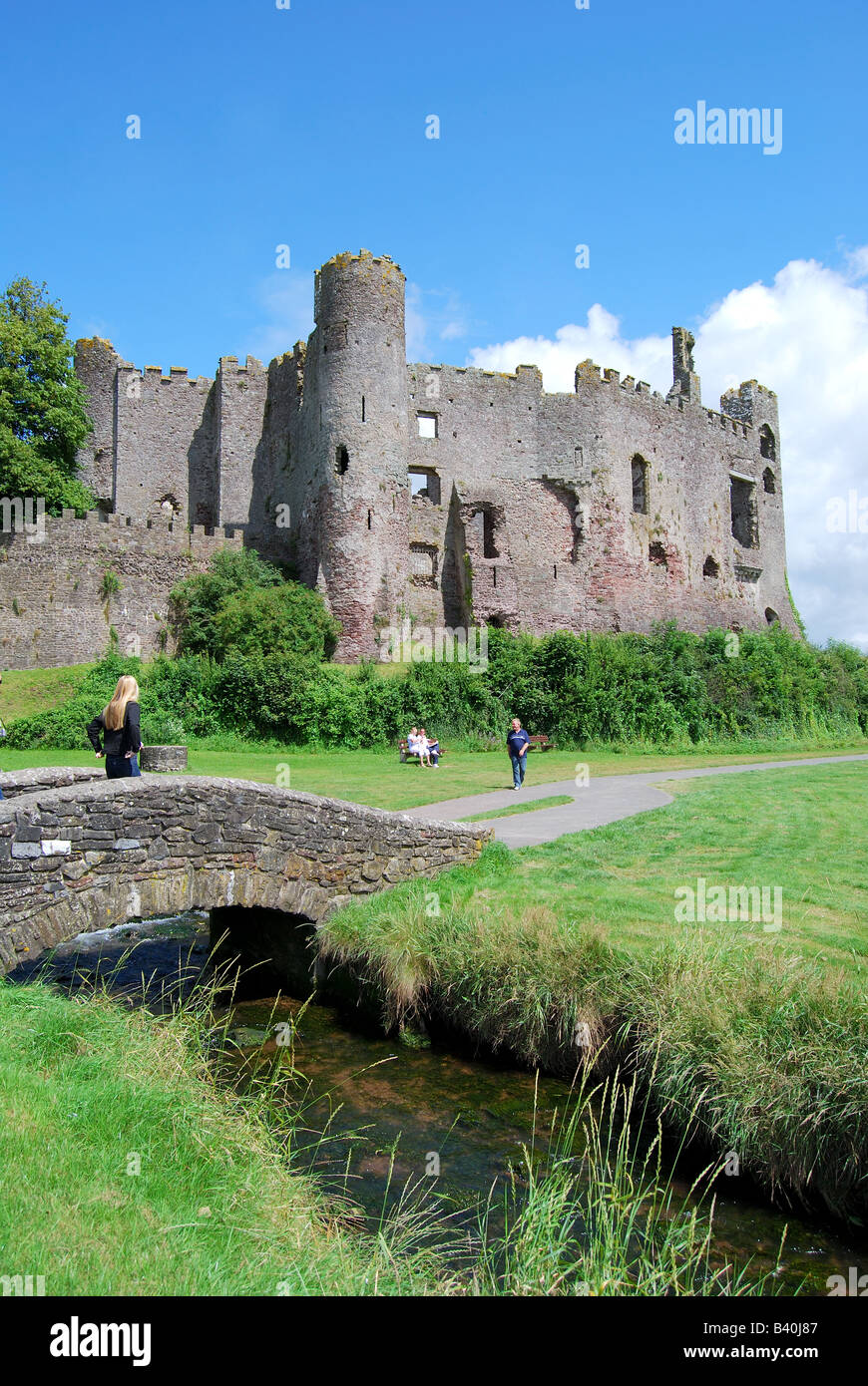 Castello di Laugharne del XII secolo, Laugharne, Carmarthenshire (Sir Gaerfirddin), Galles (Cymru), Regno Unito Foto Stock