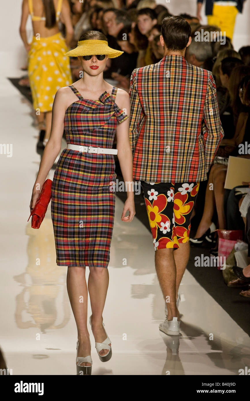 Michael Kors presenta Primavera & estate 2009 Donne e uomini pronti a indossare la raccolta. Foto Stock
