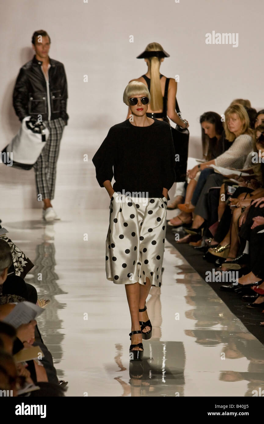 Michael Kors presenta Primavera & estate 2009 Donne e uomini pronti a indossare la raccolta. Foto Stock