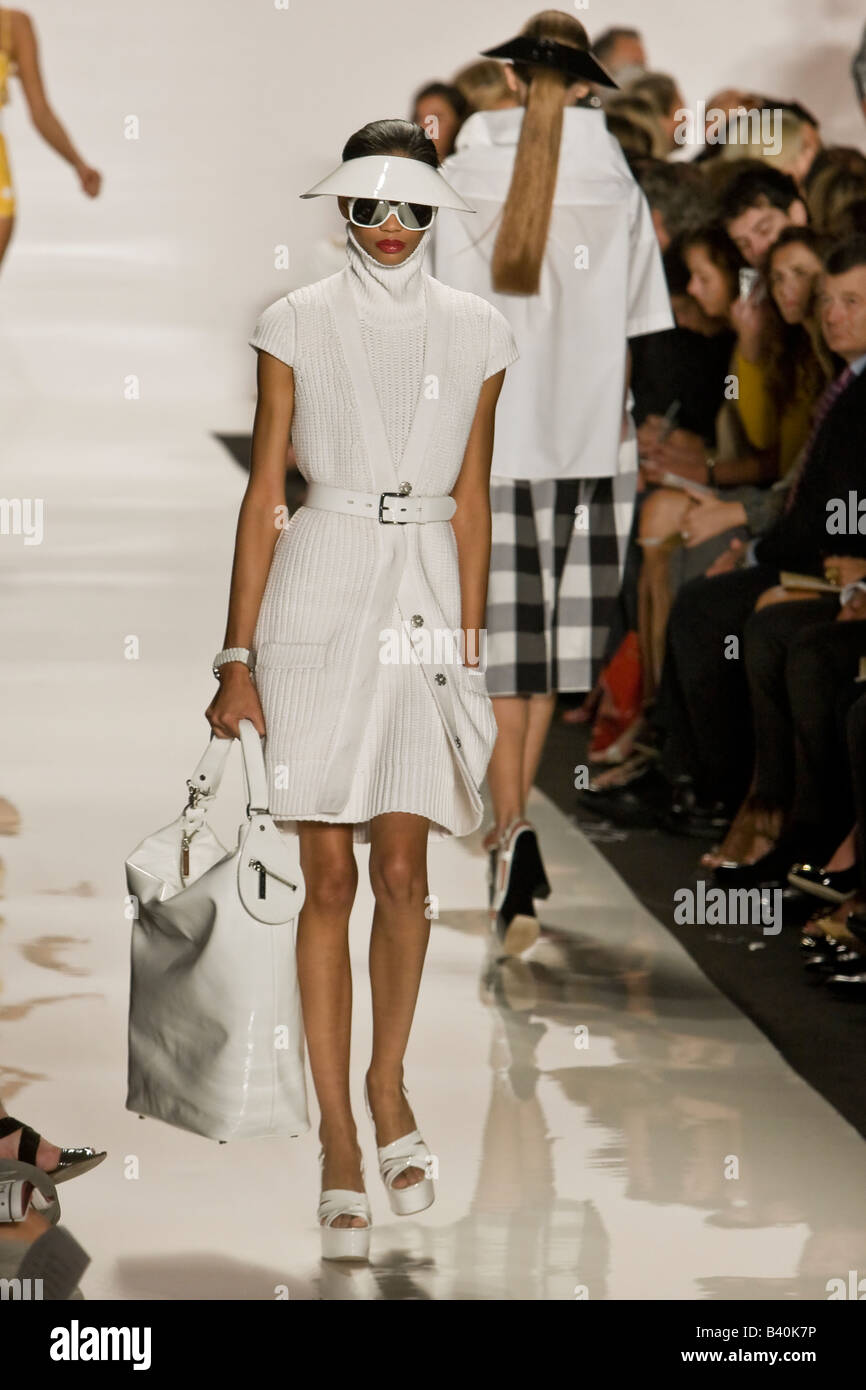 Michael Kors presenta Primavera & estate 2009 Donne e uomini pronti a indossare la raccolta. Foto Stock