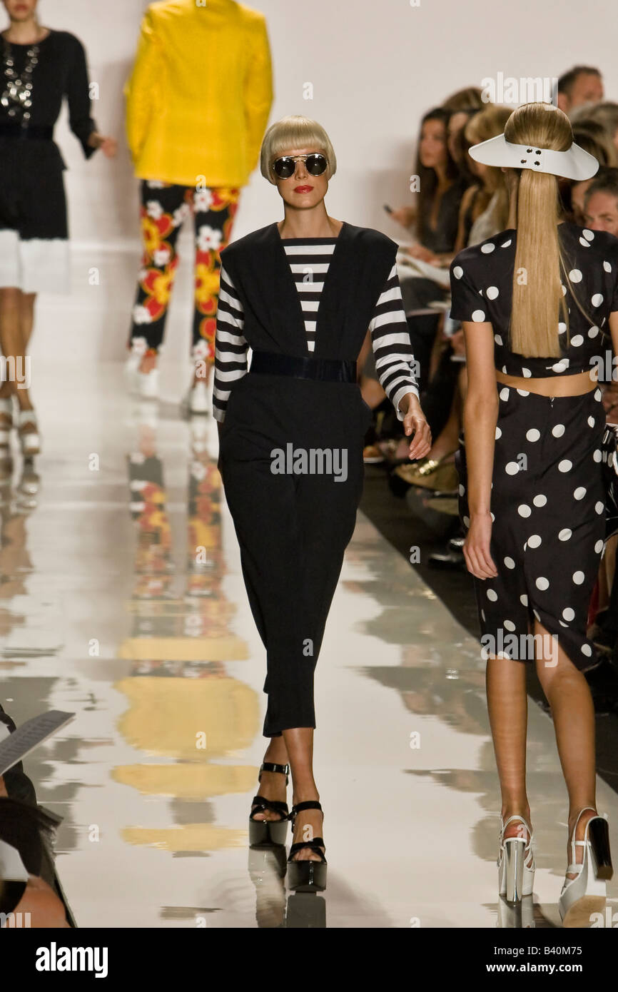 Michael Kors presenta Primavera & estate 2009 Donne e uomini pronti a indossare la raccolta. Foto Stock