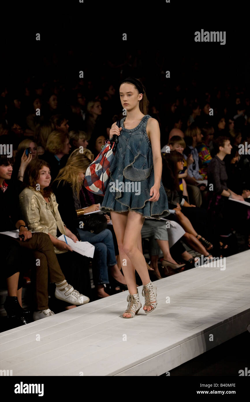 Marc Jacobs presenta la sua Marc by Marc Jacobs Primavera & estate 2009 Mens e collezione donna. Foto Stock