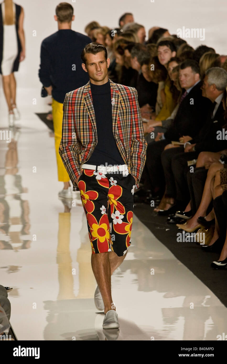 Michael Kors presenta Primavera & estate 2009 Donne e uomini pronti a indossare la raccolta. Foto Stock