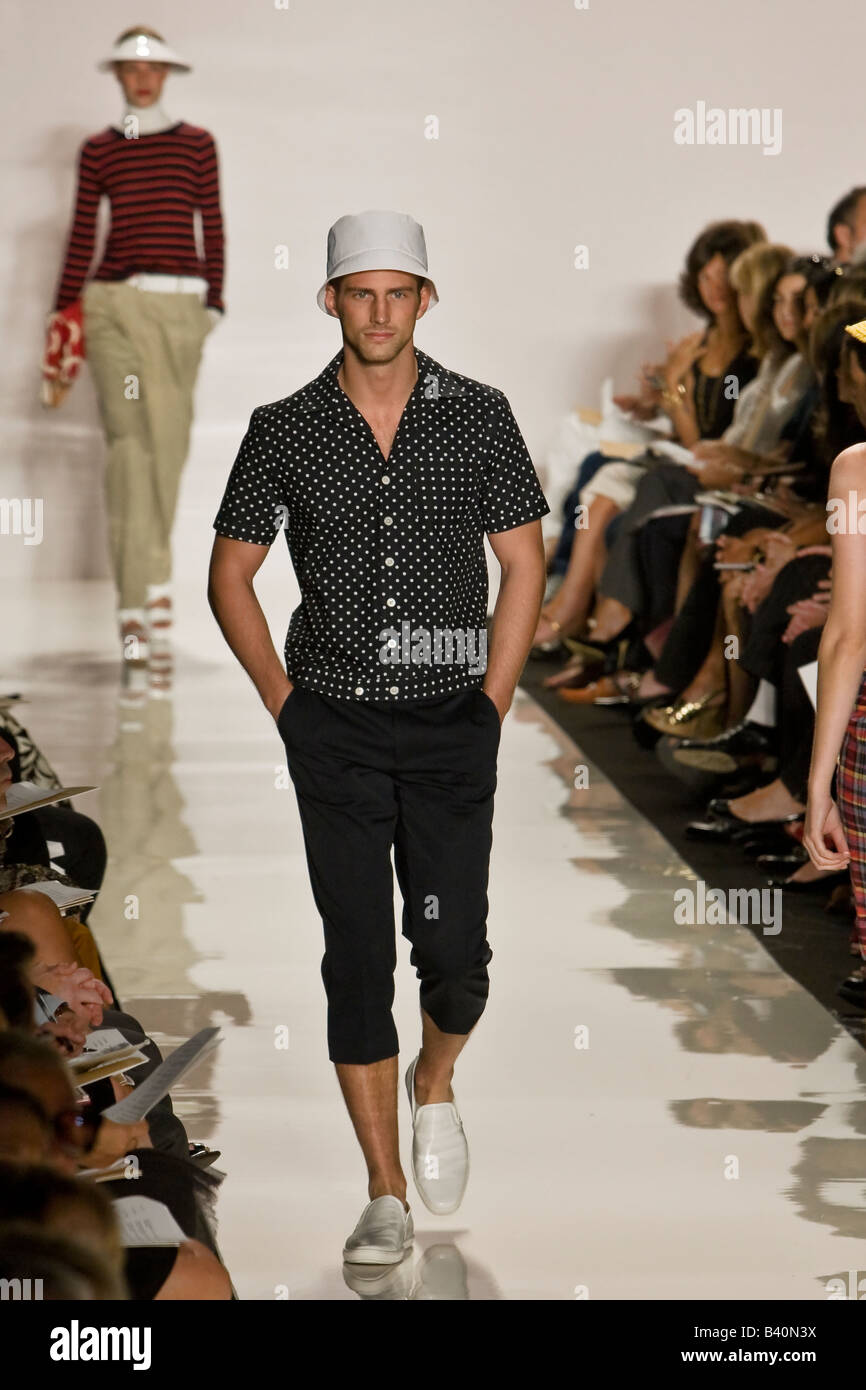 Michael Kors presenta Primavera & estate 2009 Donne e uomini pronti a indossare la raccolta. Foto Stock