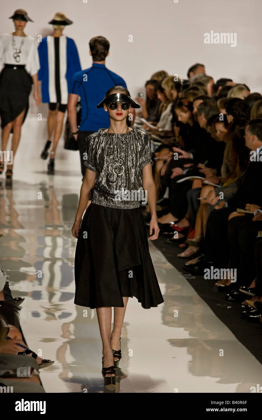 Michael Kors presenta Primavera & estate 2009 Donne e uomini pronti a indossare la raccolta. Foto Stock